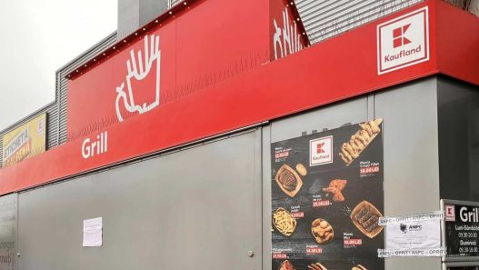 Pui la rotisor si mici pe gratar la Kaufland Grill 2026