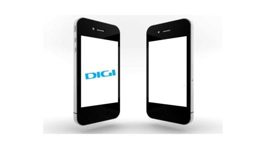 Tanara completand formular portare digi mobil pe laptop acasa