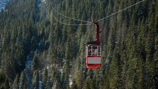 Telecabina Balea Lac urcand peste Transfagarasan iarna 2026