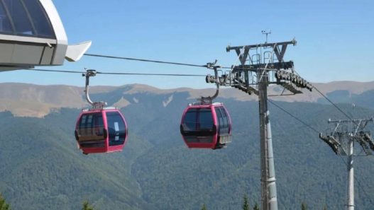 Gondola Sinaia urcand spre Cota 2000 in Muntii Bucegi panorama 2026
