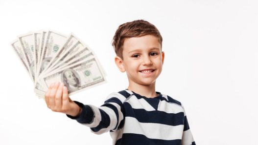 Formulare recuperare alocație copii și card bancar pe birou