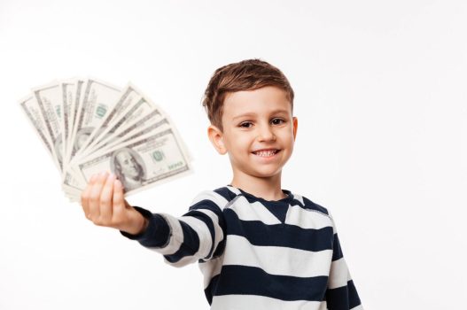 Formulare recuperare alocație copii și card bancar pe birou