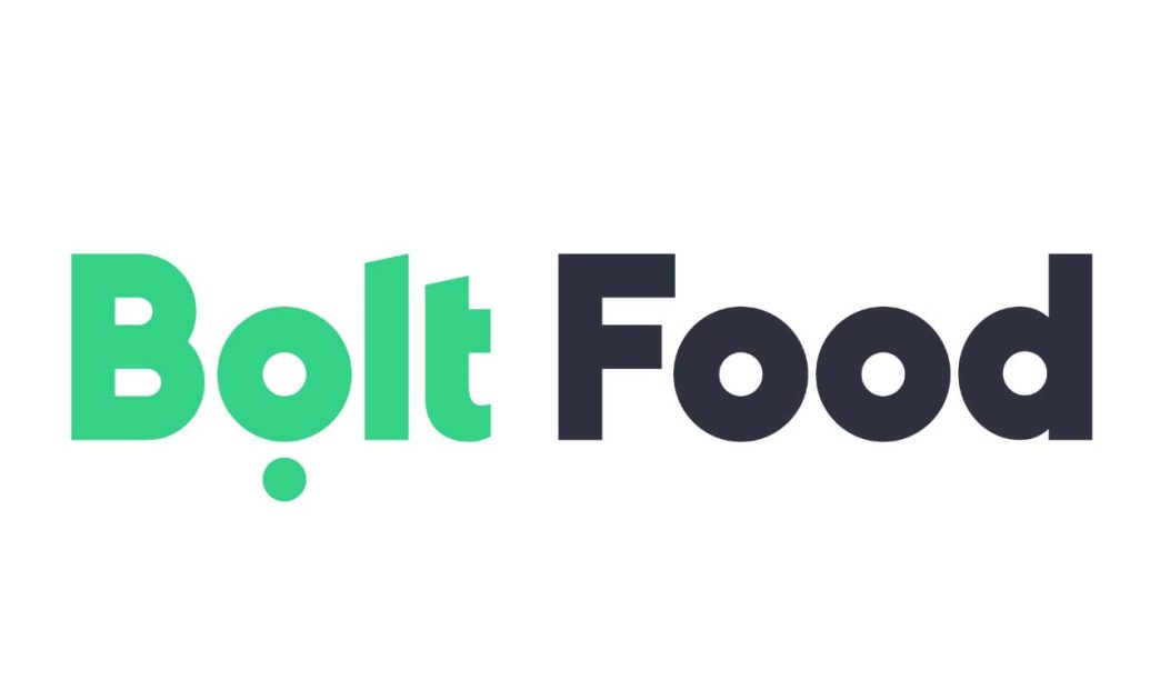 Curier Bolt Food livrand o comanda si interfata de suport din aplicatie