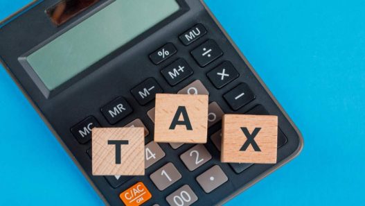 Ce taxe plătești dacă vinzi un apartament sau o casă